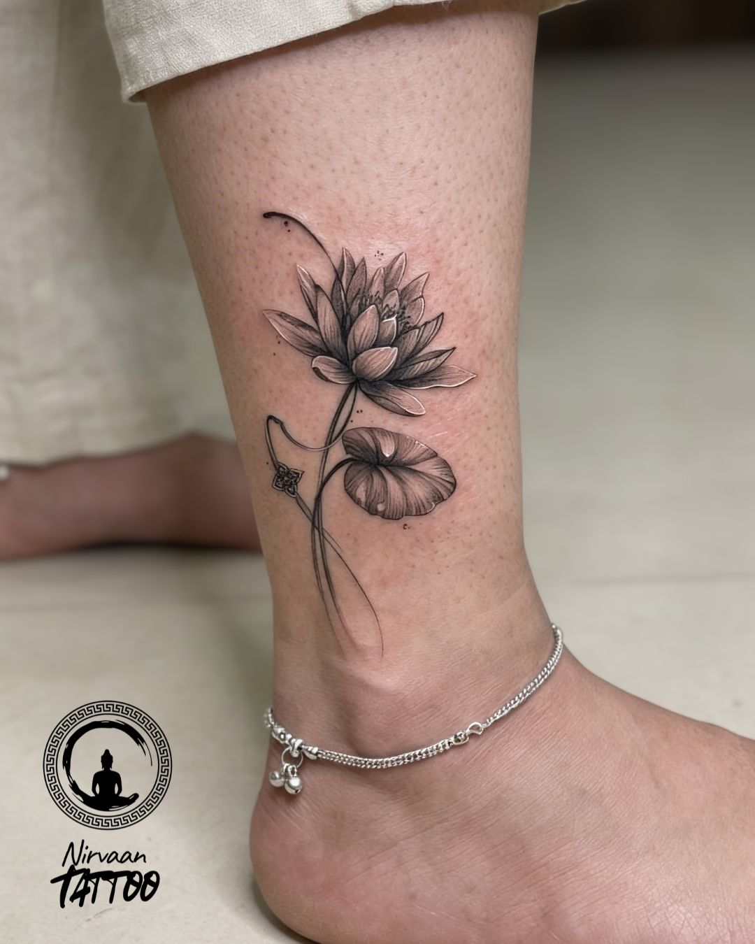 Realism fineline flower